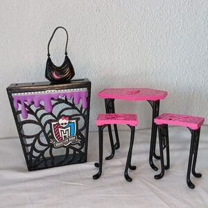 Creepateria Playset Monster High Bar and Table Replacement Clawdeen Shoulder Bag